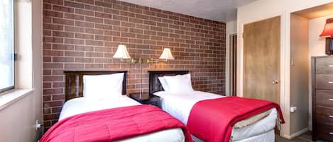 3 bedrooms, iron/ironing board, travel crib, free WiFi