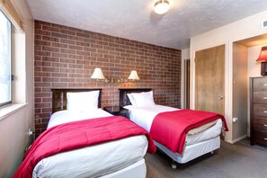 3 chambres, fer et planche à repasser, lit parapluie, Wi-Fi gratuit