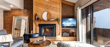 TV, fireplace
