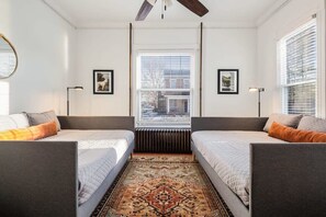 3 bedrooms, desk, iron/ironing board, WiFi