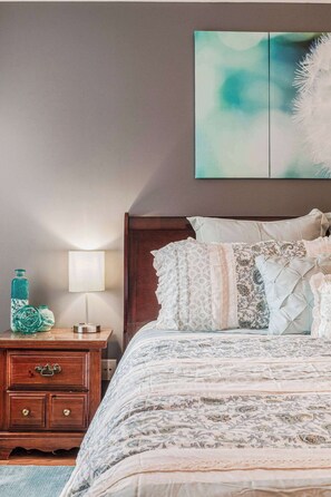 3 habitaciones, escritorio, tabla de planchar con plancha y wifi