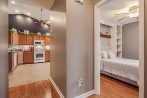 3 makuuhuonetta, työpöytä, silitysrauta/-lauta, Wi-Fi