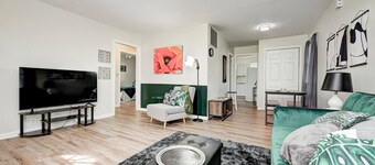 Southside Home - Pet Friendly backyard