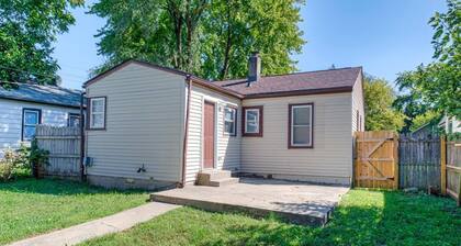 This house is a 2 bedroom(s), 1 bathrooms, located in Indianapolis, IN.