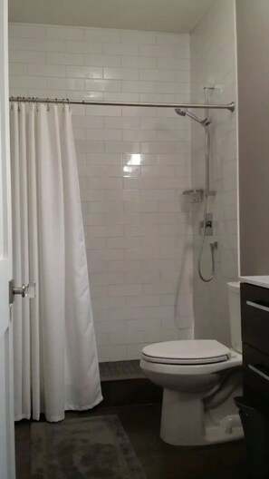 Dusche, Seife, Toilettenpapier