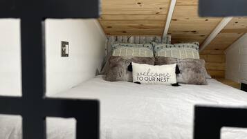 1 bedroom, desk, free WiFi, bed sheets