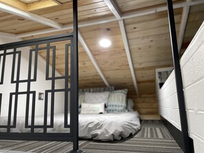 1 bedroom, desk, free WiFi, bed sheets