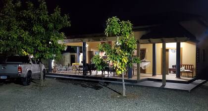 Beautiful Villa with heated Picuzzi and views of the mountains.