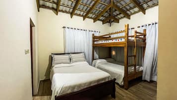2 quartos, ferros/tábuas de passar roupa, Wi-Fi, roupa de cama