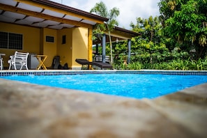 Piscine extérieure, piscine chauffée