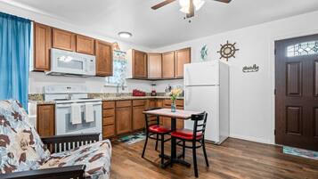 House, Multiple Beds, Kitchen, Garden View | Dining