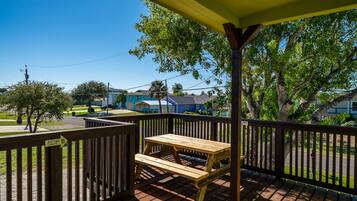 House, Multiple Beds, Kitchen, Garden View | Balcony