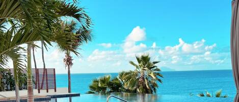 Piscine intérieure, piscine extérieure