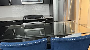 Fridge, oven, stovetop