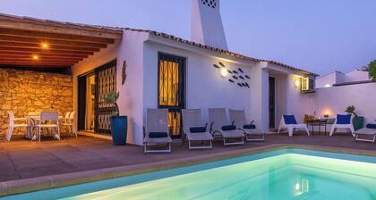 Charming Villa near Oura Beach w/ Heatable Pool