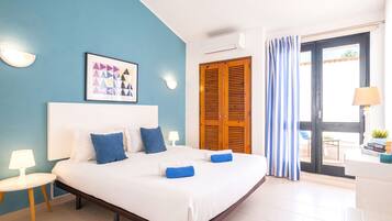 2 bedrooms, in-room safe, iron/ironing board, WiFi (free)