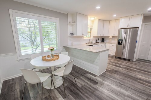 Private Pool–Renovated Home for Groups/Getaways