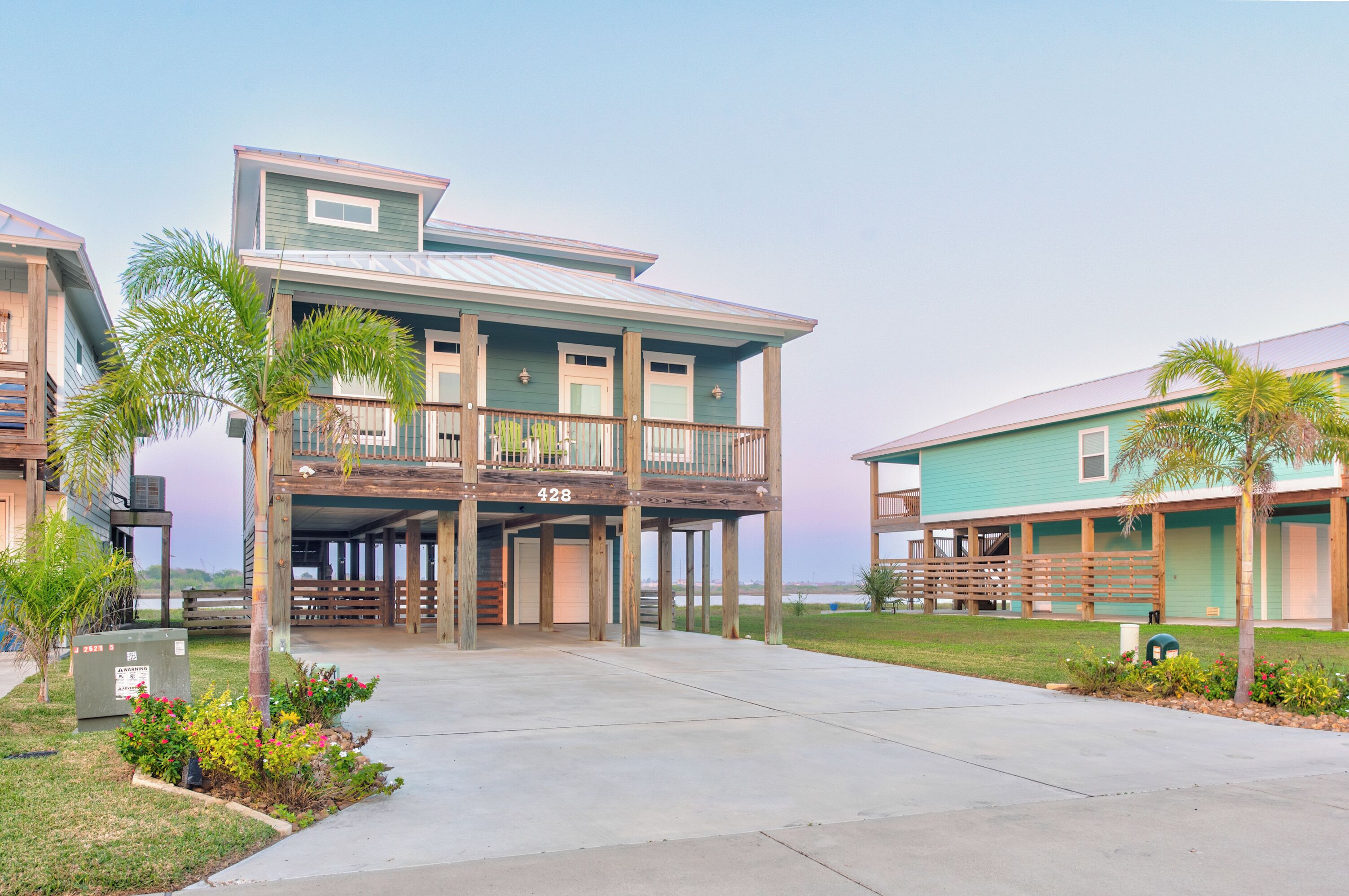 House (3 Bedrooms) | Exterior