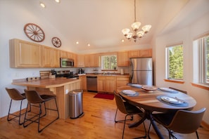Fridge, microwave, oven, stovetop - Peaceful Basecamp Getaway (Fairplay)