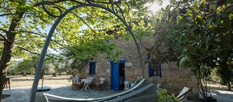 Hidden cottage, private beach access and sea view