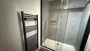 Bathroom - 3a Benson st (Ulverston)