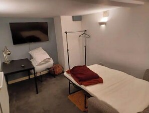 2 عدّة غرف نوم وواي فاي وملاءات أسرّة