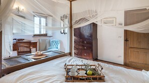 3 bedrooms, iron/ironing board, free WiFi, bed sheets - Casale Mollina 6+2, Emma Villas (Anghiari)