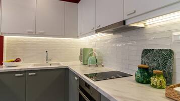 Fridge, oven, coffee/tea maker, cookware/dishes/utensils