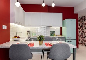 冰箱、烤箱、茶具/咖啡用具、厨具/餐具