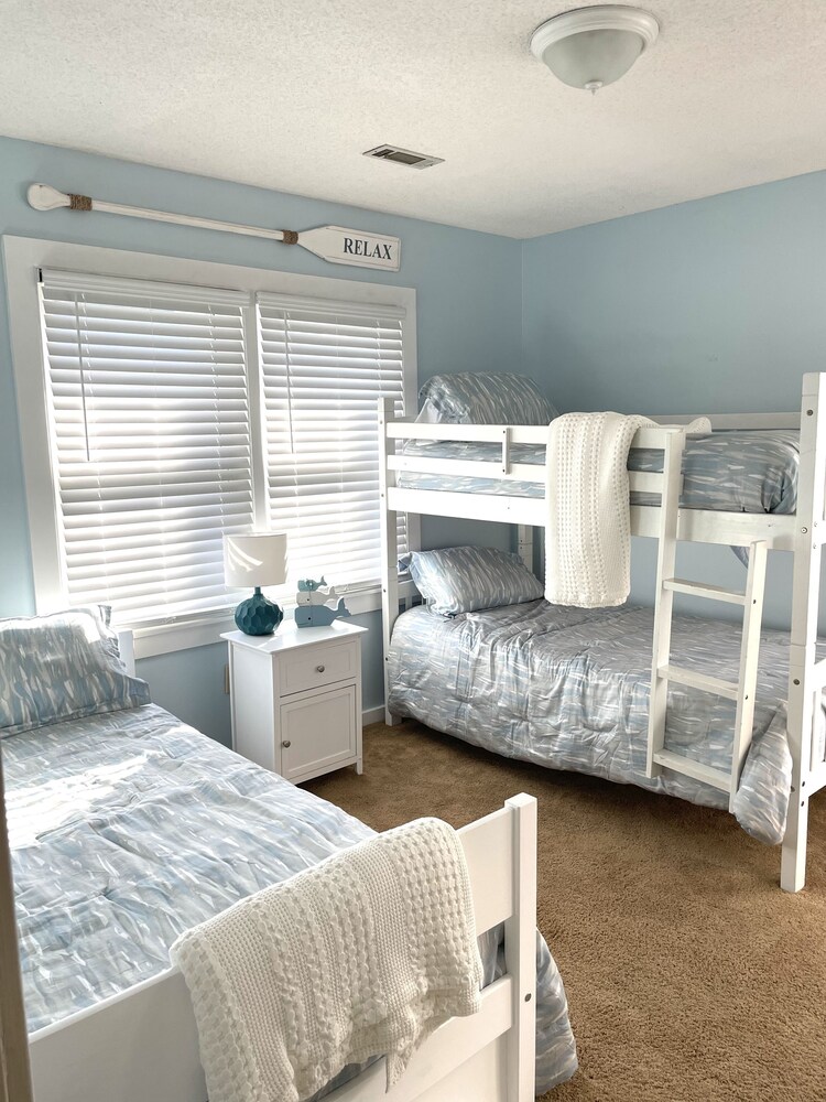 3 bedroom 2 bath. This house is available weekly and long term rental