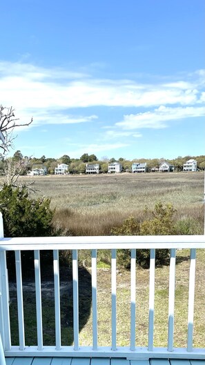 Property grounds - 3 bedroom 2 bath. This house is available weekly and long term rental. SNOWBIRDS (Murrells Inlet)