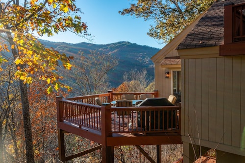 Charming Mountain Getaway| Wifi | Country Club