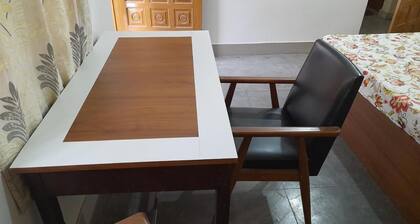 Simple, Hygienic and peaceful stay with a workstation