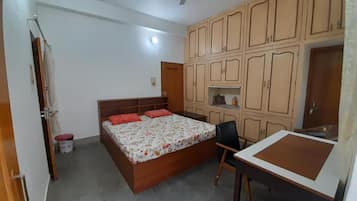 1 bedroom, bed sheets