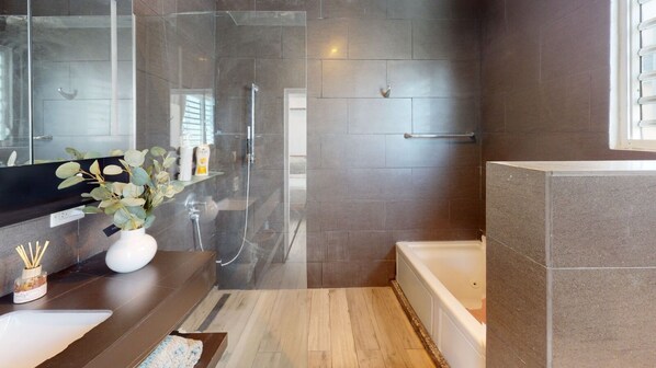 Shower, jetted bath, hair dryer, towels