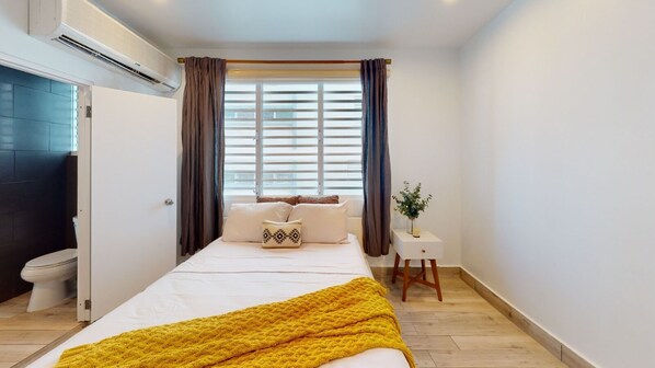 3 bedrooms, travel crib, WiFi, bed sheets