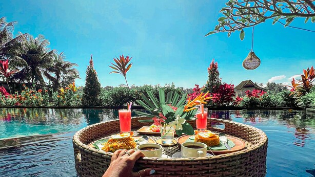 A floating dining table with drinks and food on a poolside. - LONG TERM Rent Only - Budget Friendly Private Room (Ubud)