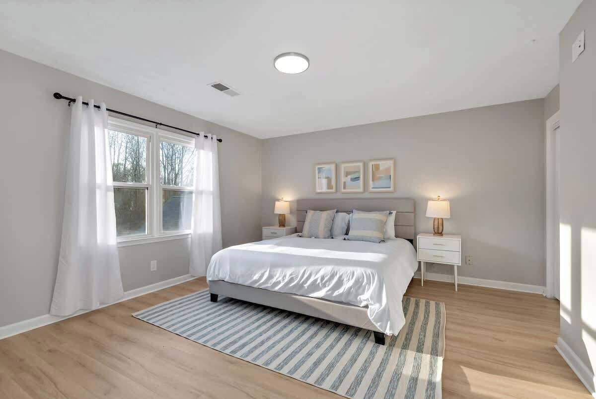 7 habitaciones, tabla de planchar con plancha, cuna de viaje y wifi 