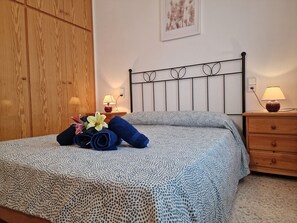 3 bedrooms, free WiFi, bed sheets - "Belmar"@MARISOL: 400m to the beach, private pool, A/C, WiFi, dog beach (Riumar)