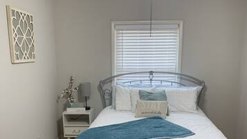4 bedrooms, desk, iron/ironing board, free WiFi