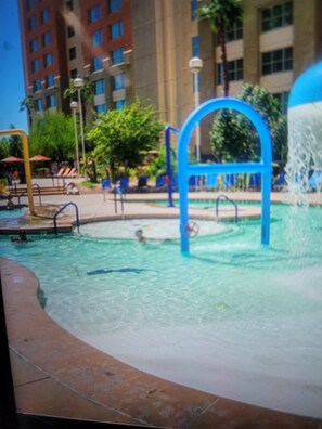 Outdoor pool, a heated pool - Luxury hotel w/ 5 star amenities located on Las Vegas Blvd mins. away from strip (Las Vegas)