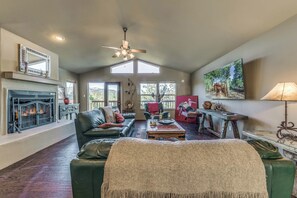 Studio (3 Bedrooms) | Property amenity