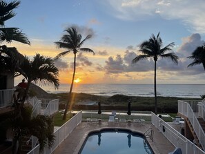 Utomhuspool och uppvärmd pool