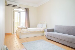 3 bedrooms, desk, iron/ironing board, travel cot