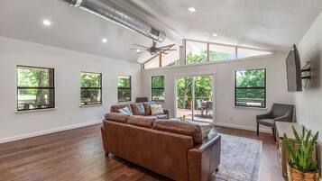 Télévision, cheminée