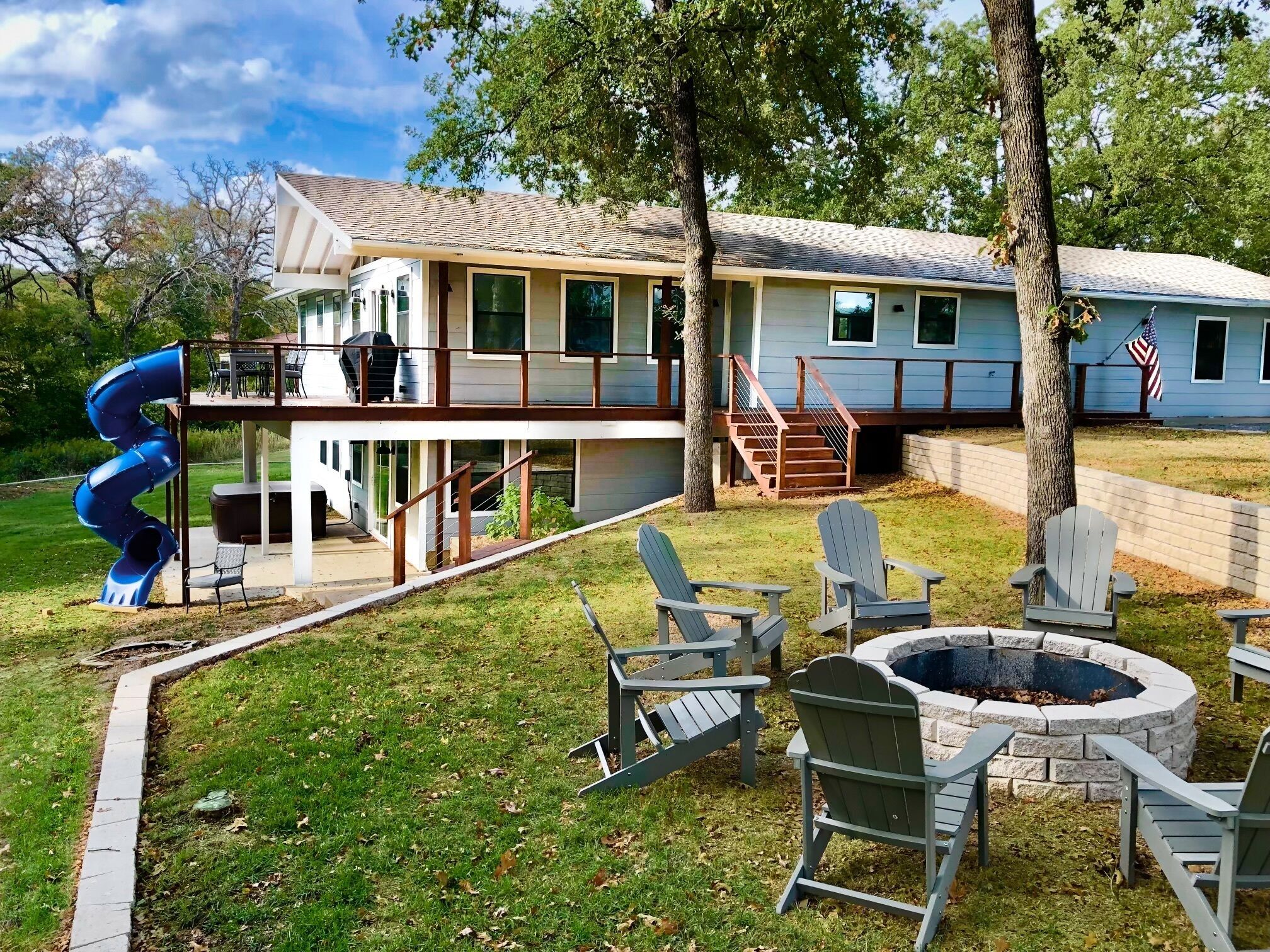 New! 3 Acre, 5bd/5bth Lakehouse w/Hot tub & Cinema