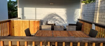 Duplex Townhouse, King Bed, Family-centric, Fast Wi-fi, near Beach, Free Parking