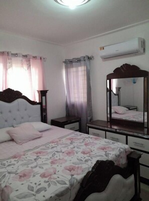 3 bedrooms, bed sheets