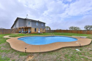 Sesongbasert utendørsbasseng