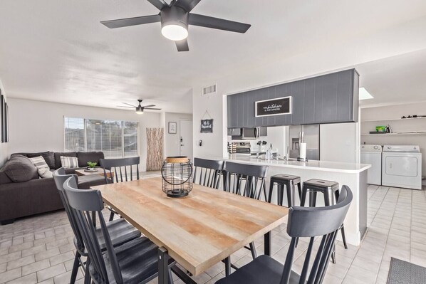 Dining - Stunning Hunter Single Family Home in the Heart of Mesa (Mesa)